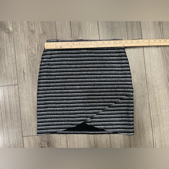 Sezane Calvi Skirt Silver Metallic Stripe Size‎ Medium - Picture 5 of 9